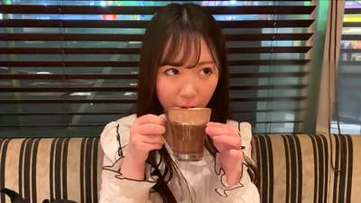 هي صديقة تنتمي لنفس النادي في الجامعة ، وهي أكثر الفتيات جاذبية في النادي ، هذا جو ياباني مثير.